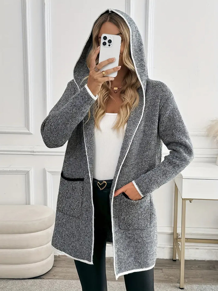 Jil | Damen Strickjacke mit Kapuze und Kontrastbesatz