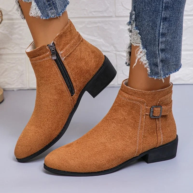 Britt | Spitzer Ankle Boot